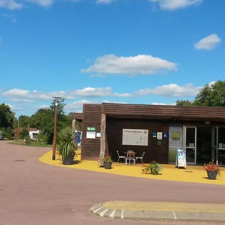 Onlycamp Le Pont Romain Yvre-l'Eveque Exterior photo